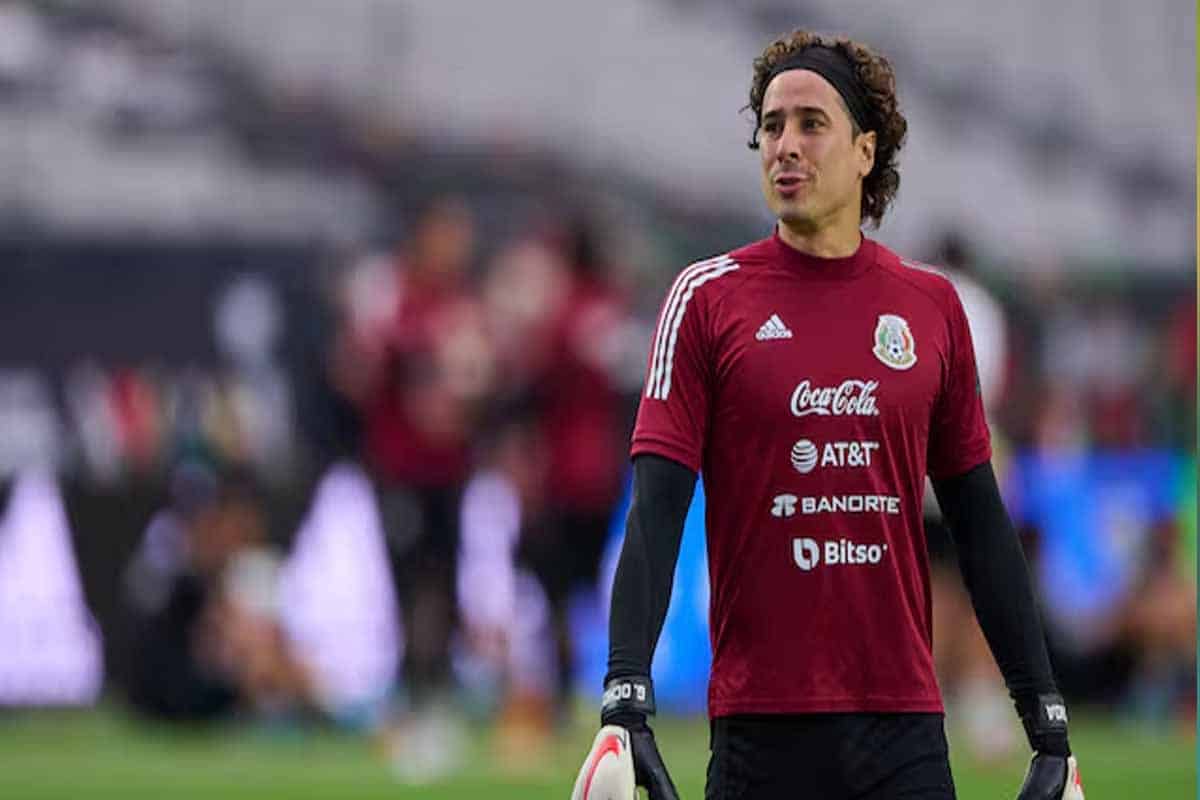 Guillermo Ochoa busca titularidad pese a polémica