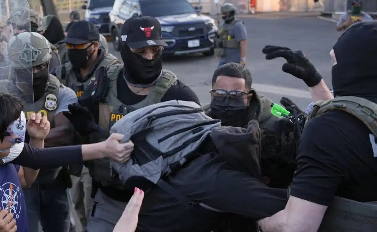 ICE: denuncian agresiones contra migrantes en huelga de hambre