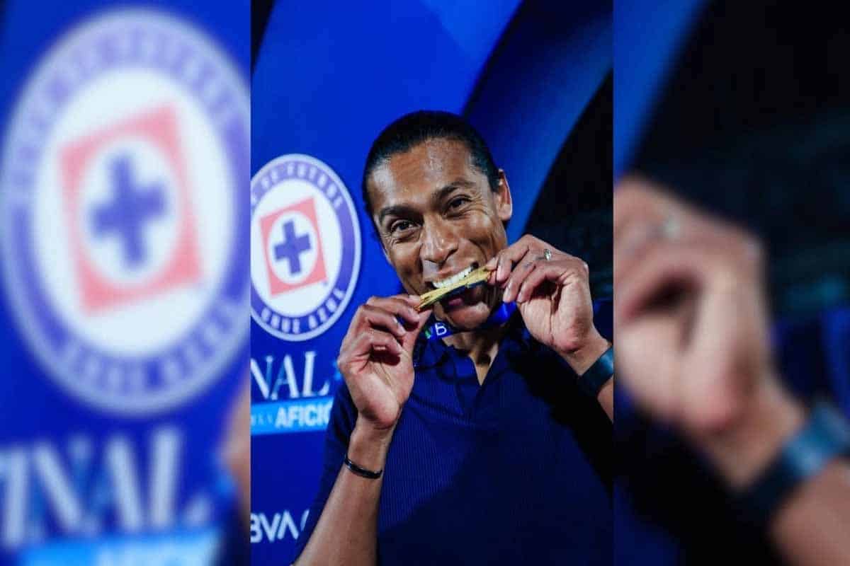 Joel Huiqui pasó del barrio humilde al título con Cruz Azul