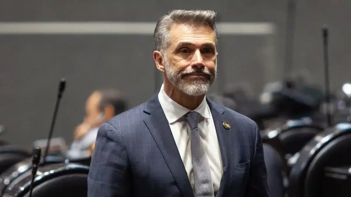 Sergio Mayer y su polémica trayectoria de la farándula a la política
