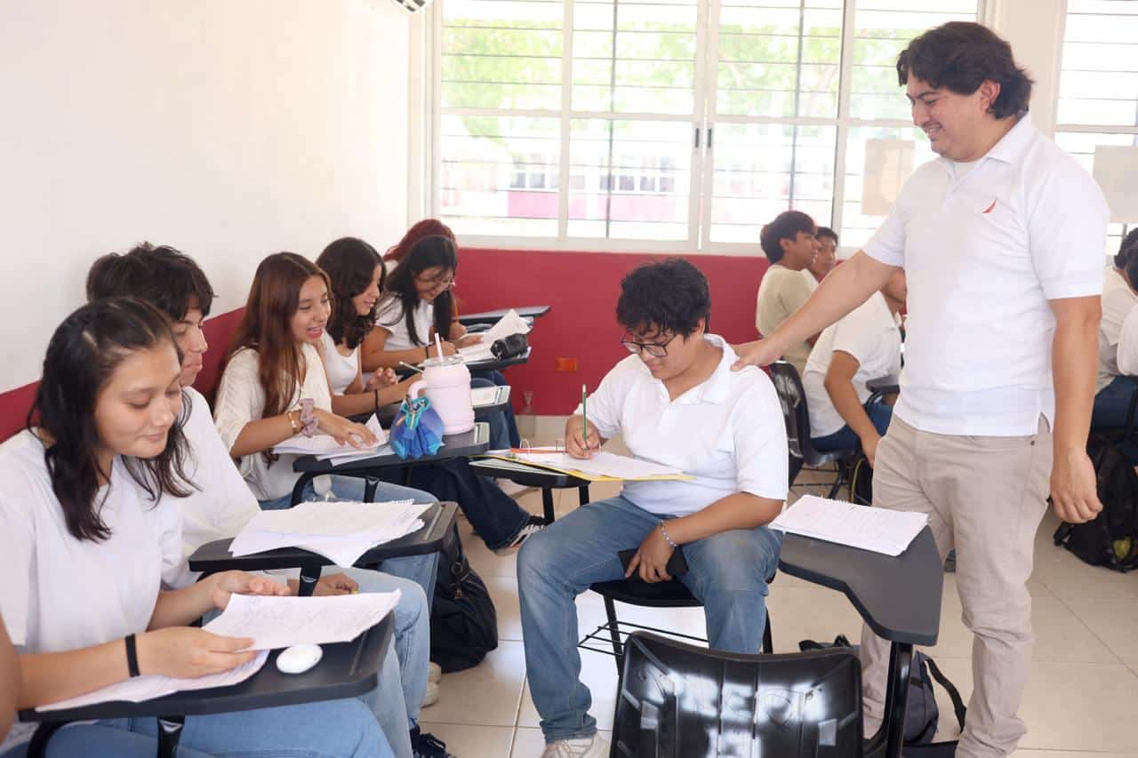 Planteles Renacimiento Maya formarán a jóvenes más preparados