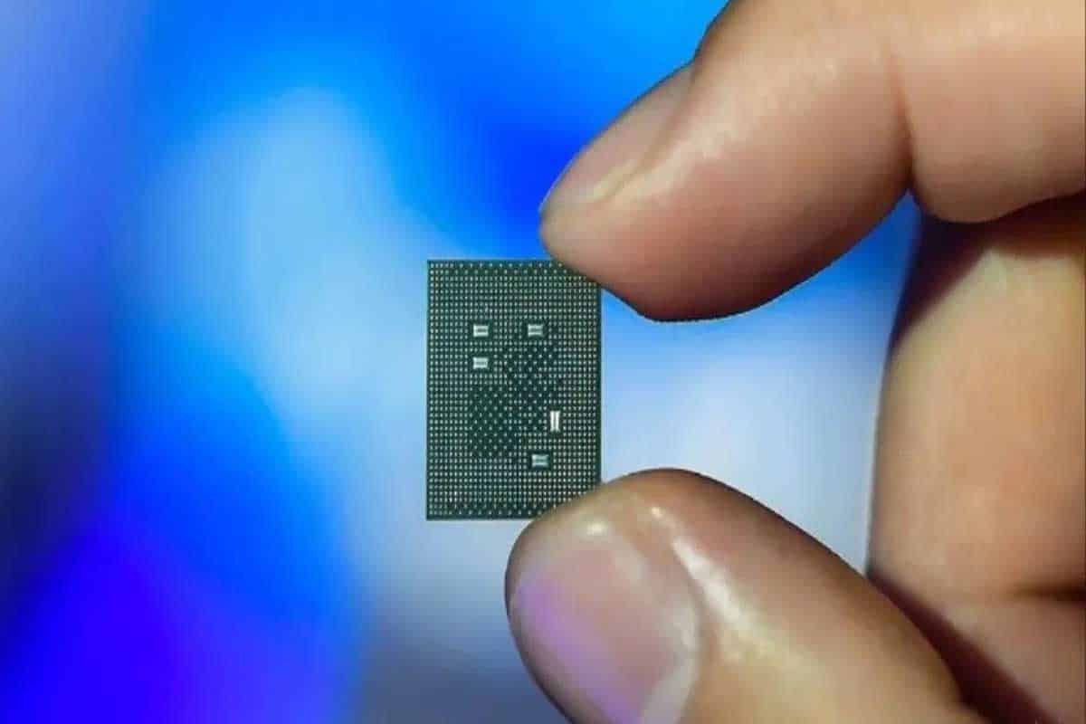 Chips suben costos y afectan celulares, autos y consolas
