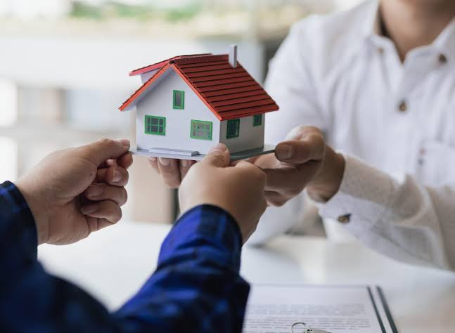 Cuánto cuesta poner una casa heredada a tu nombre El trámite a realizar ¿Cuánto cuesta poner una casa heredada a tu nombre? El trámite a realizar