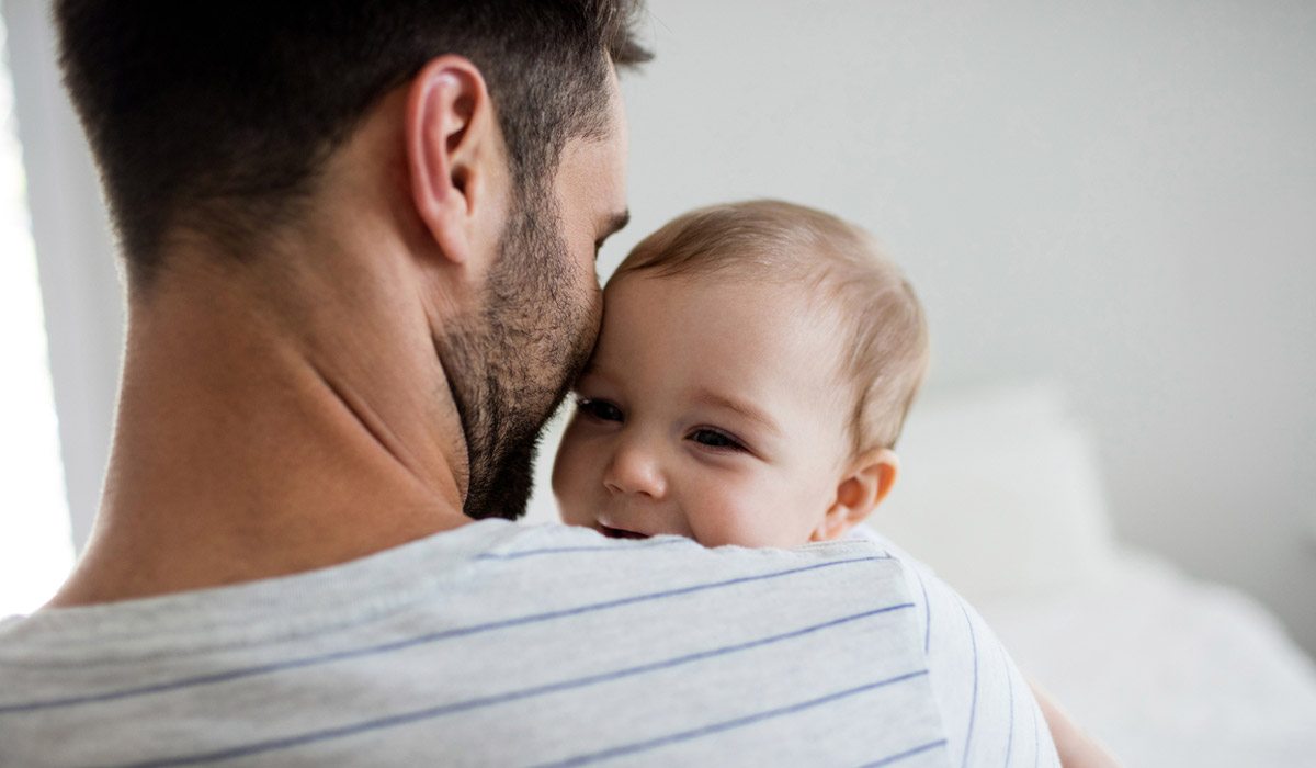 ¿Cuánto dura la licencia de paternidad en México y cómo se paga?