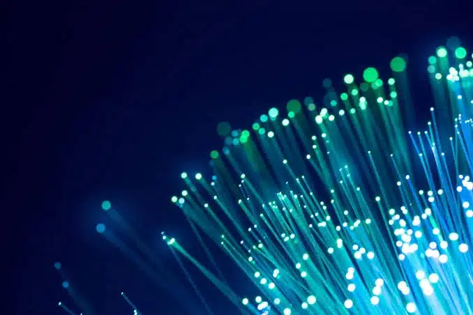 Fibra óptica revoluciona internet con una velocidad hasta 5 veces mayor Fibra óptica revoluciona internet con una velocidad hasta 5 veces mayor