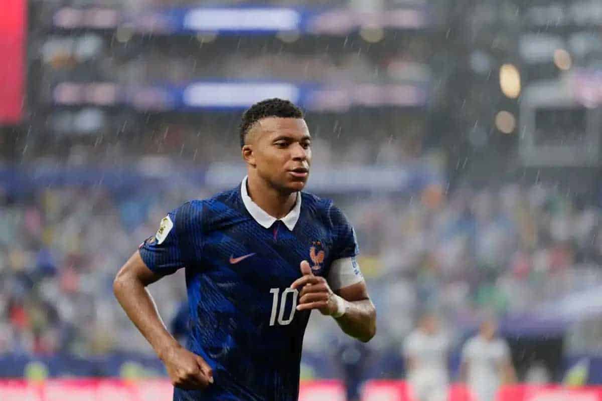 Francia vence a Irak y Mbappé iguala récord mundialista
