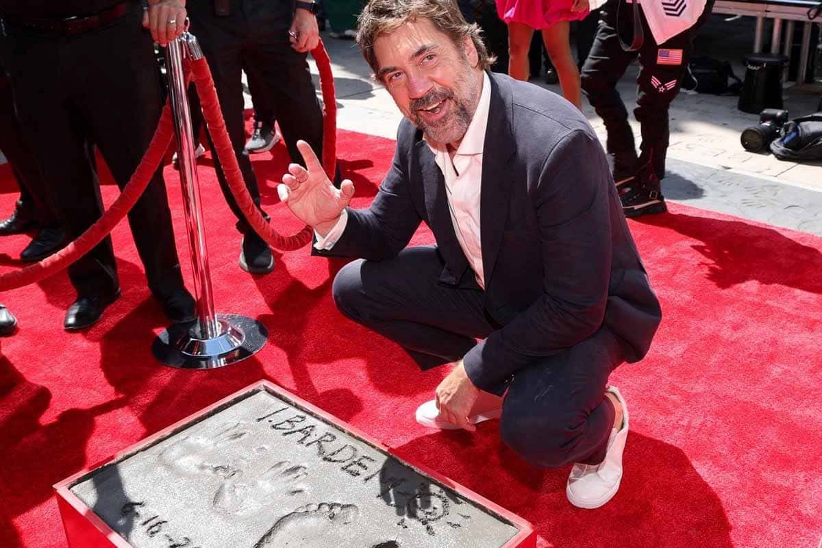 Javier Bardem inmortaliza sus huellas en Hollywood