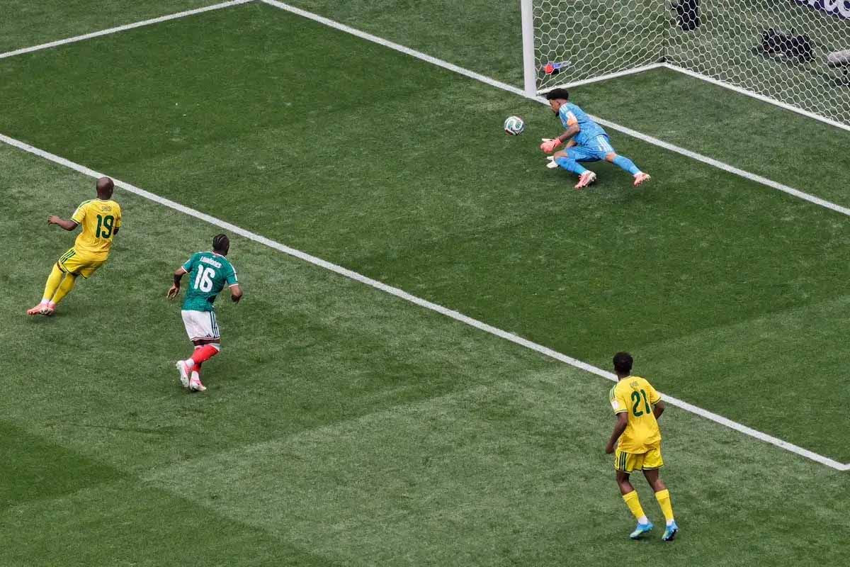 Julián Quiñones marca gol histórico y enciende el Mundial