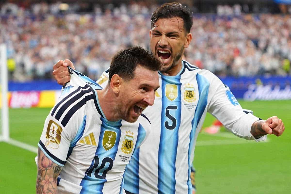 Lionel Messi marca doblete y asegura pase argentino