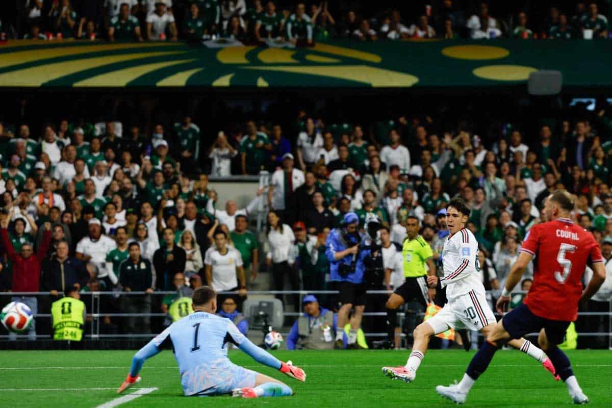 México gana 3-0 y hace historia con fase perfecta México gana 3-0 y hace historia con fase perfecta