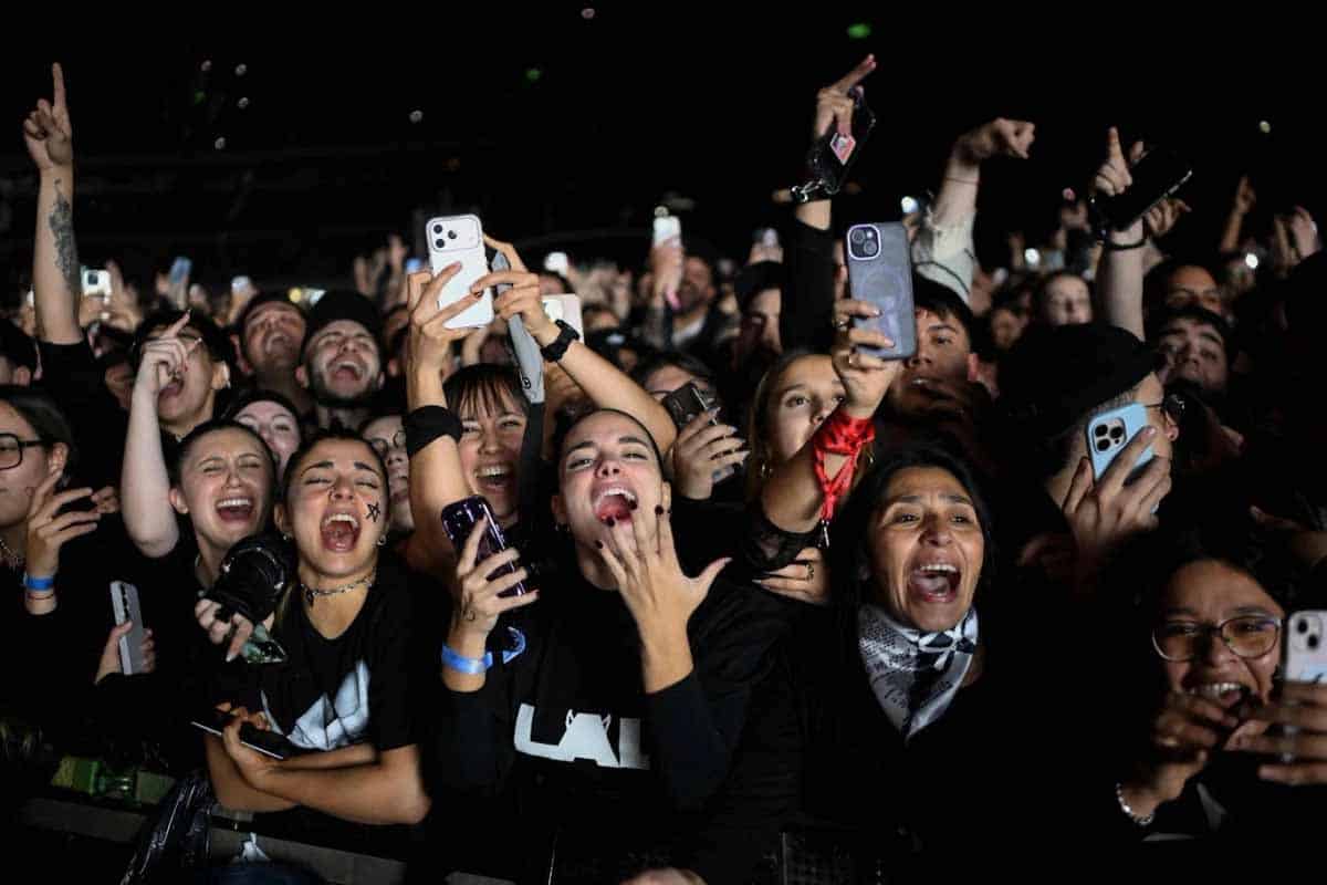 Tapones para los oídos reducen riesgo auditivo en conciertos