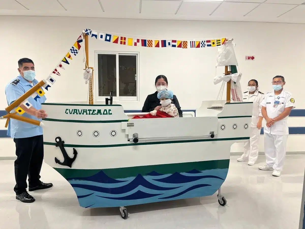 Trasplante hepático pediátrico con robot marca un hito en México