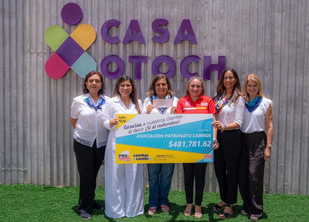 Entrega Oxxo 481 mil pesos del redondeo a Casa Otoch