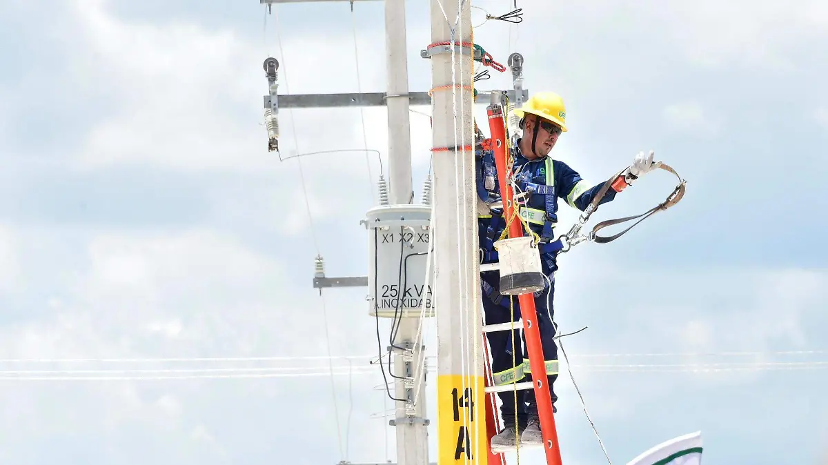 Revisan inversiones de la CFE para Yucatán