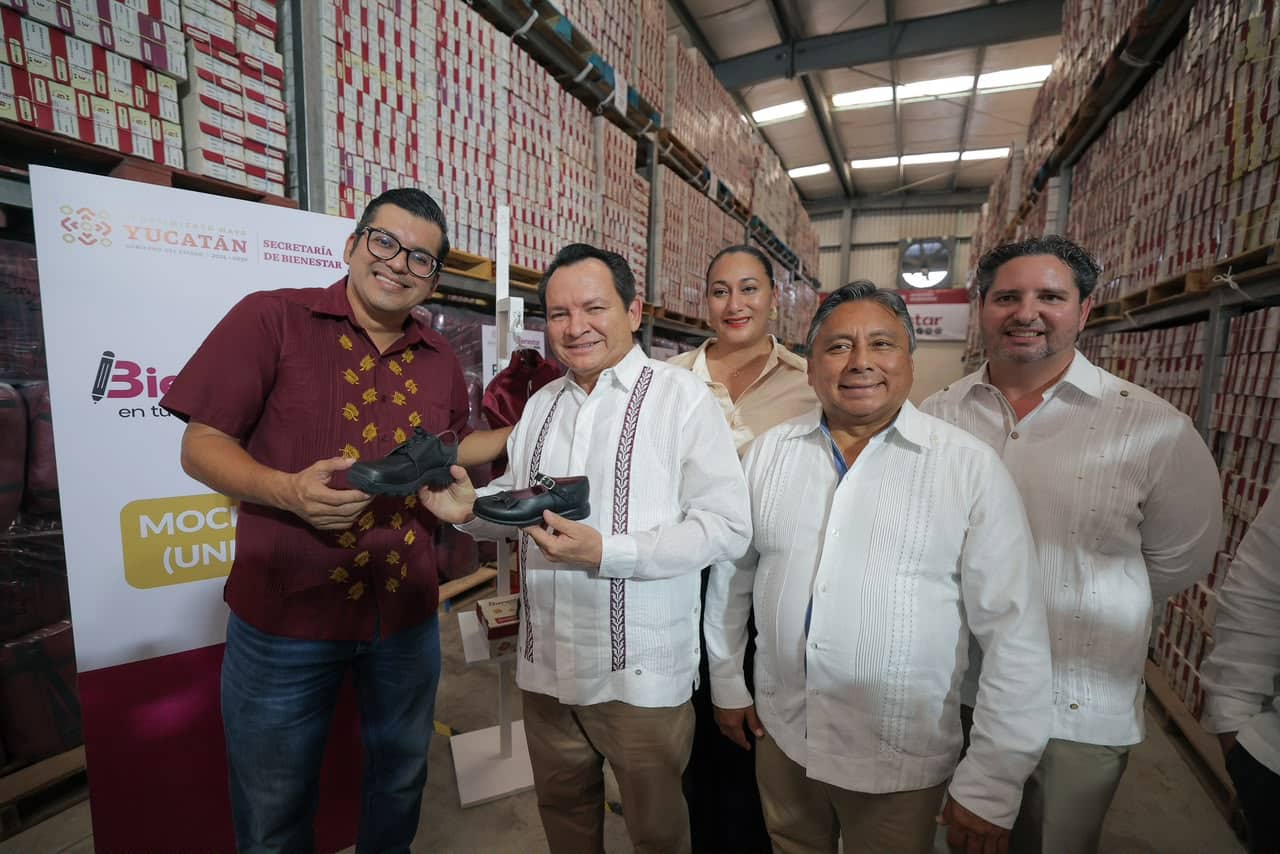 Inicia distribución de paquetes escolares para 264 mil estudiantes yucatecos
