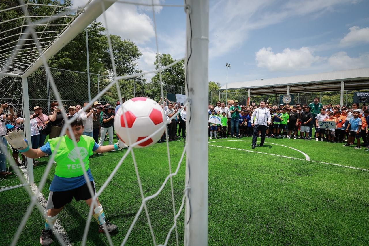 Entregan cancha deportiva en Tecoh