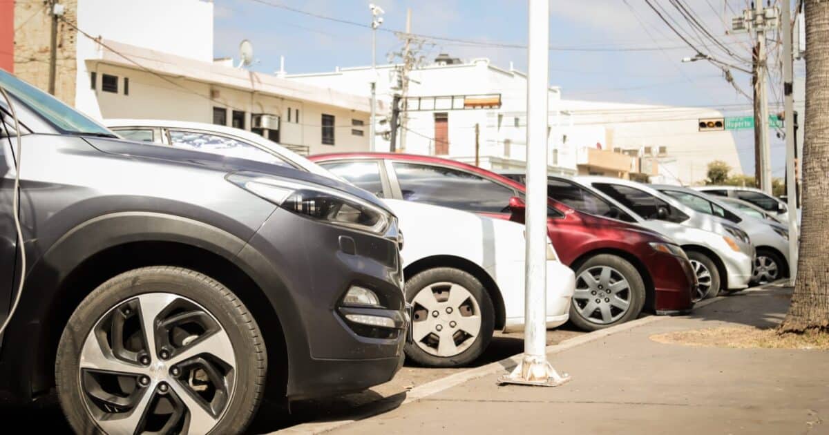 Autos chocolate en México: así te puede afectar el manejar uno en 2026