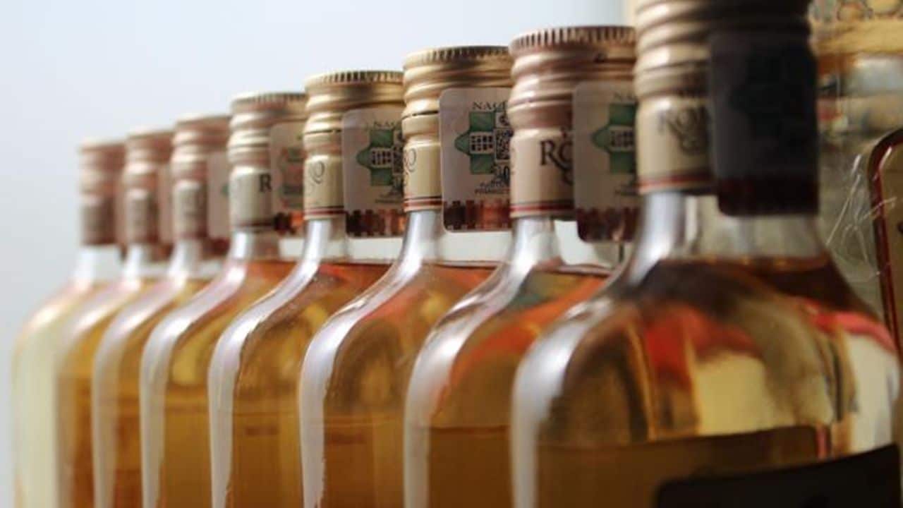 Bebida adulterada- Señales para identificar una botella peligrosa Bebida adulterada- Señales para identificar una botella peligrosa