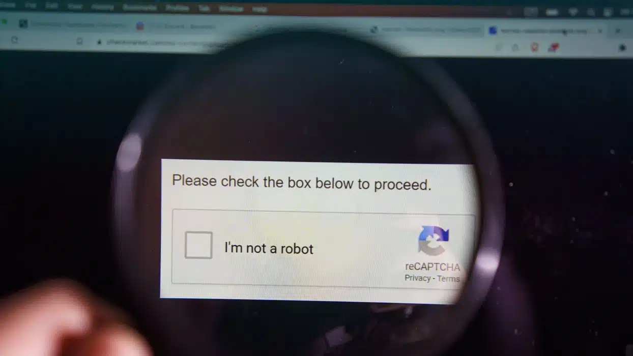 CAPTCHA falso: cómo identificar la nueva estafa y proteger tus datos