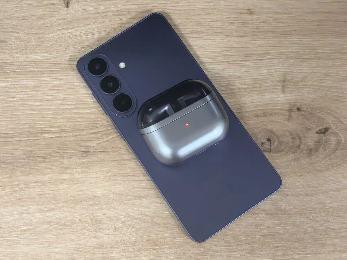 Carga inalámbrica: el truco oculto de Samsung que puede salvar tus auriculares