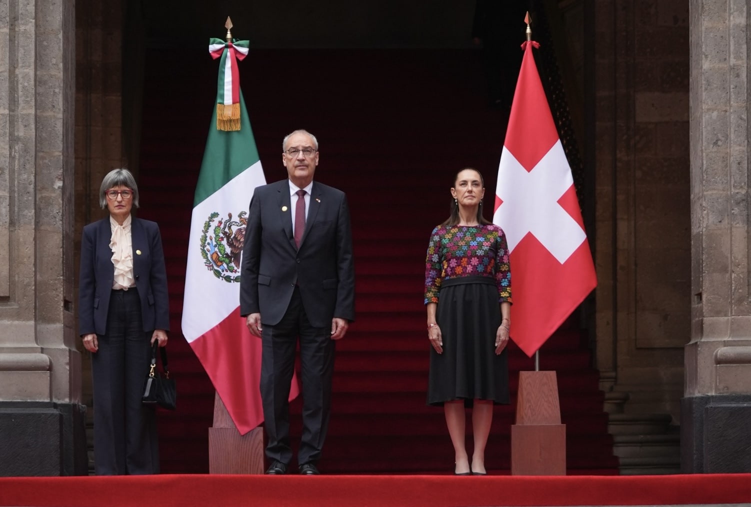 Guy Parmelin fue recibido por Claudia Sheinbaum en Palacio Nacional para fortalecer la cooperación entre México y Suiza.