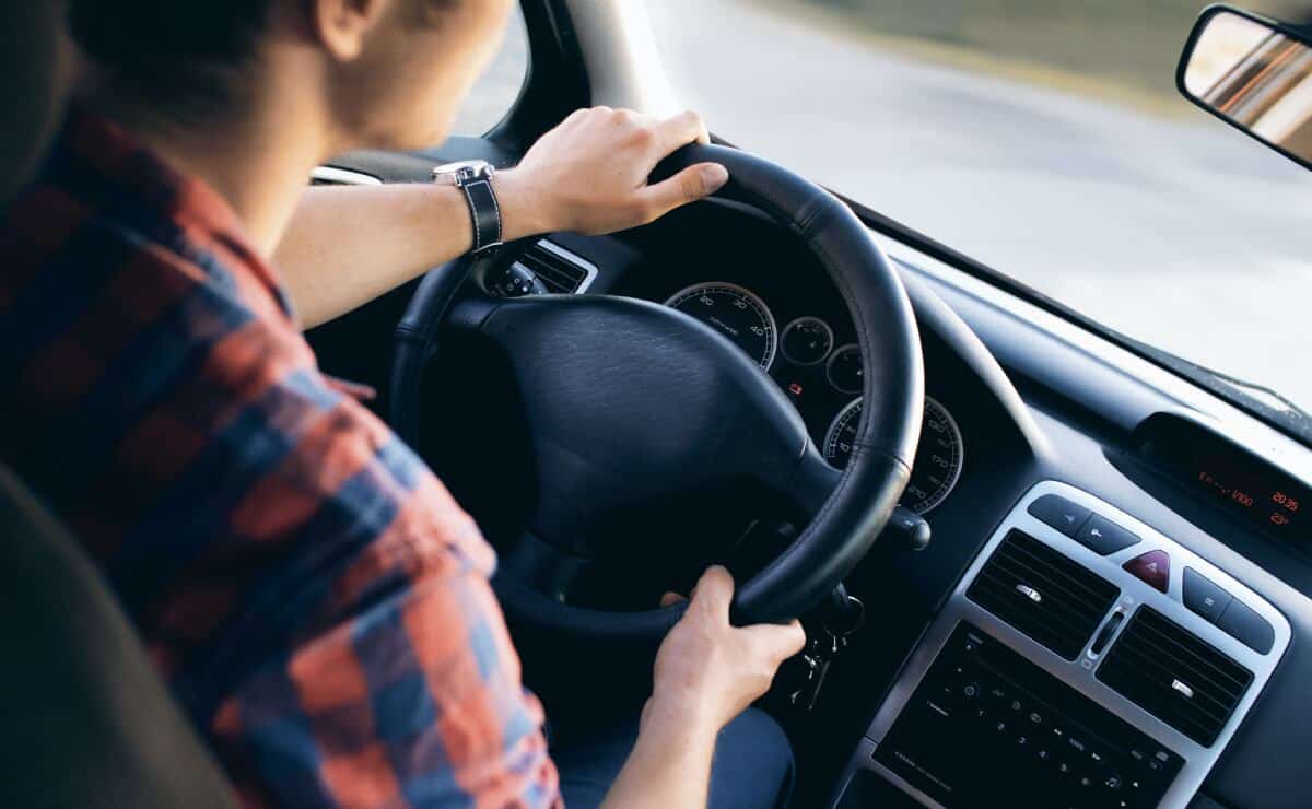 Gastos del auto que reducen el pago de ISR al SAT; qué necesitas