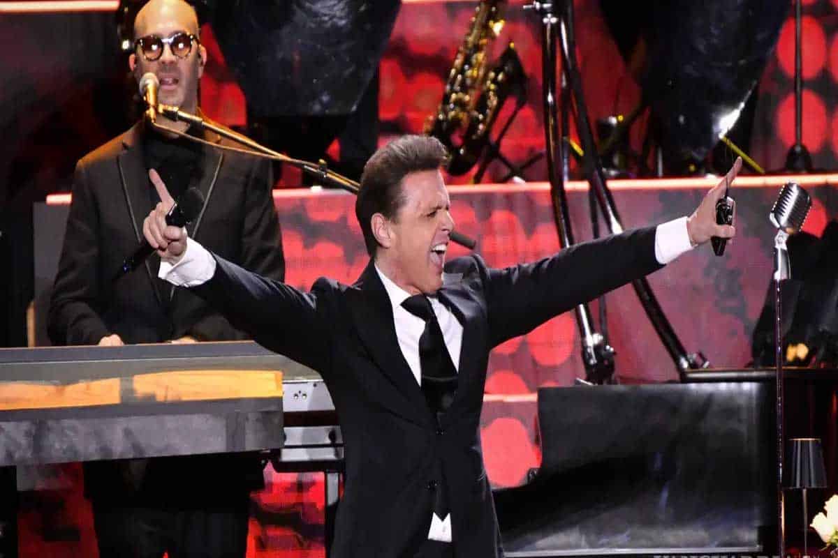 Luis Miguel logra récord con “Ahora Te Puedes Marchar”