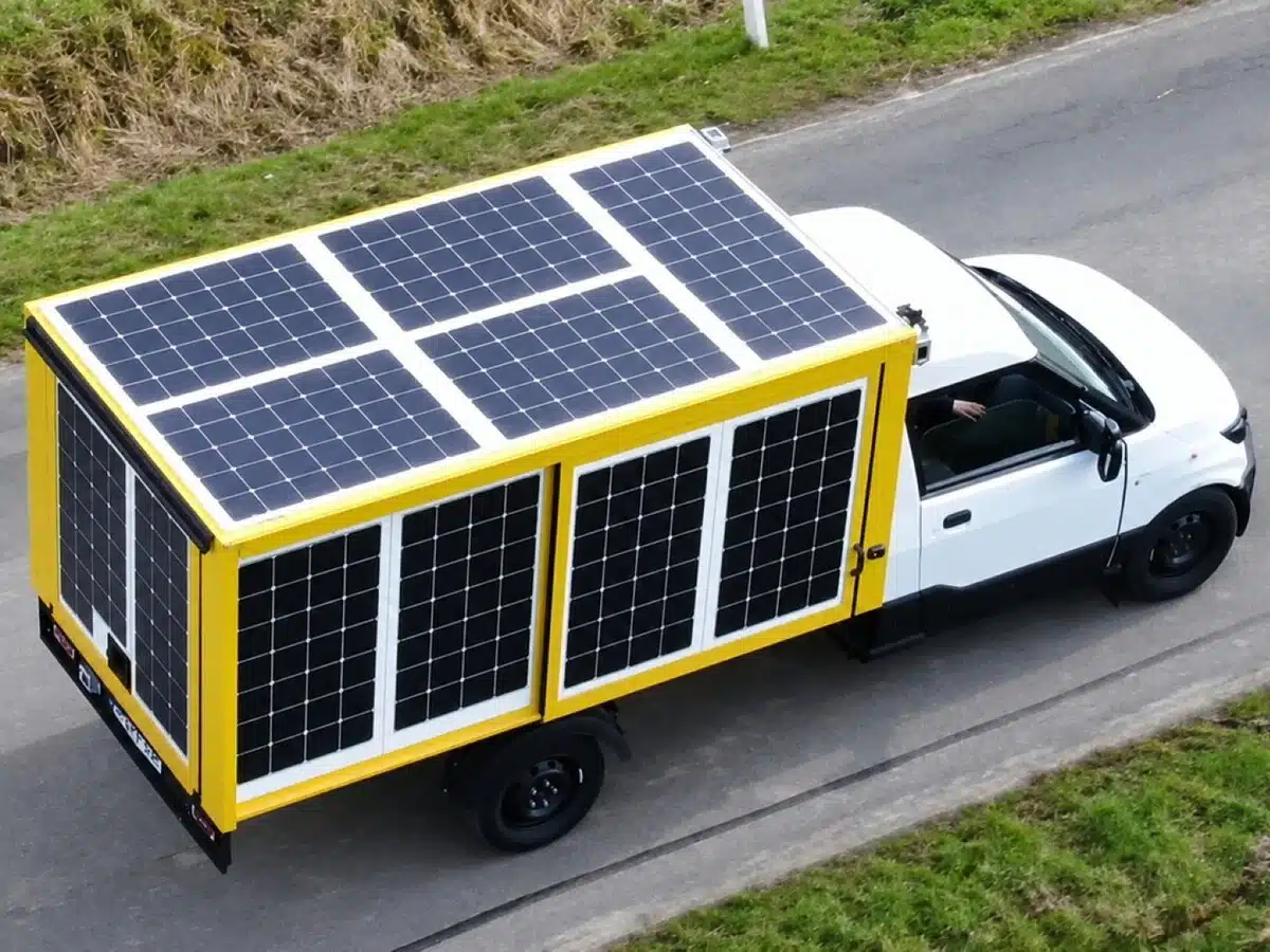 Paneles solares en coches eléctricos: la promesa que cambió con el tiempo