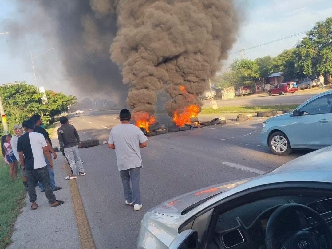 Desalojados retiran bloqueo en el periférico sur de Mérida
