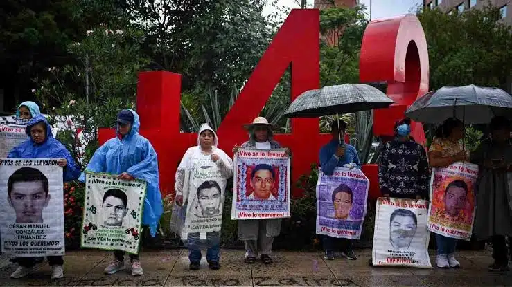 Ayotzinapa: familias de los 43 esperan respuestas tras captura de Aguirre