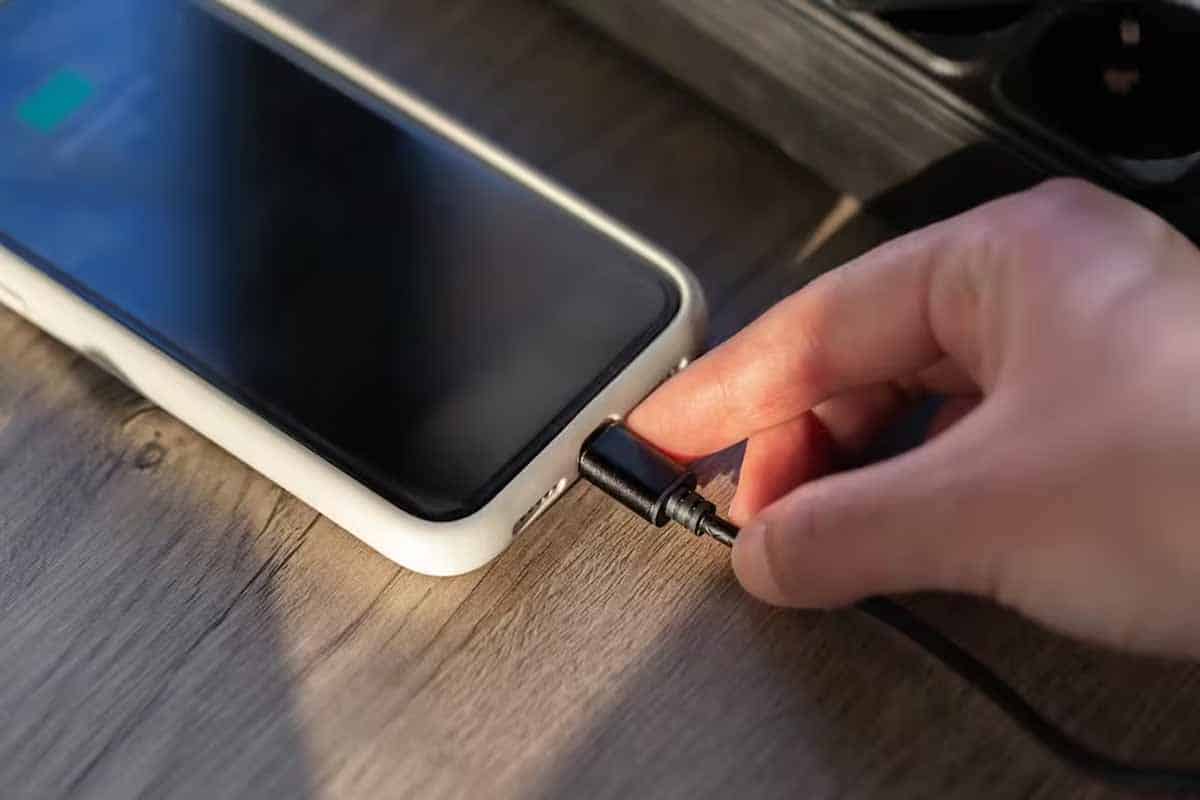 Batería del celular: cómo cargarla cuando no hay luz