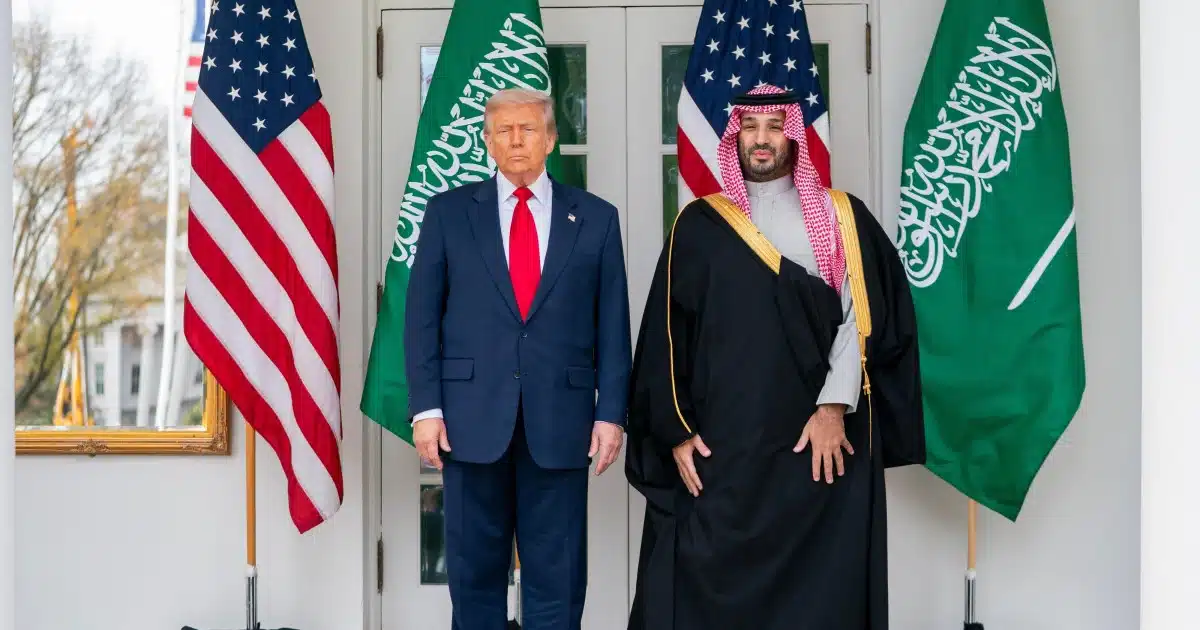 Bin Salmán pide a Trump priorizar el diálogo para evitar una guerra regional