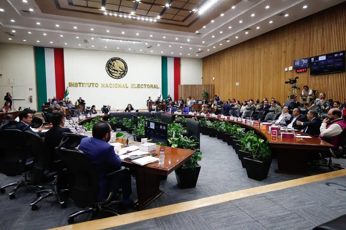 INE enfrenta retrasos en credenciales para votar por cambio de empresa INE enfrenta retrasos en credenciales para votar por cambio de empresa
