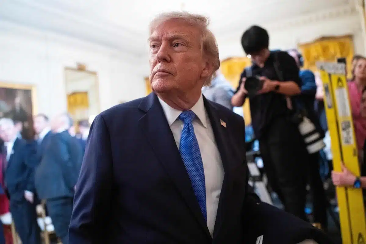 Trump afirma que EEUU tiene el control total del estrecho de Ormuz
