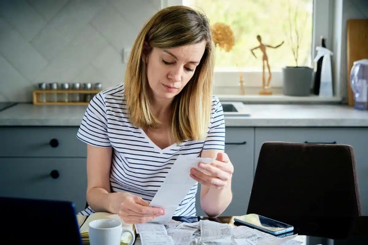 ¿Cómo dejar de gastar dinero sin darte cuenta? Revisa estos gastos