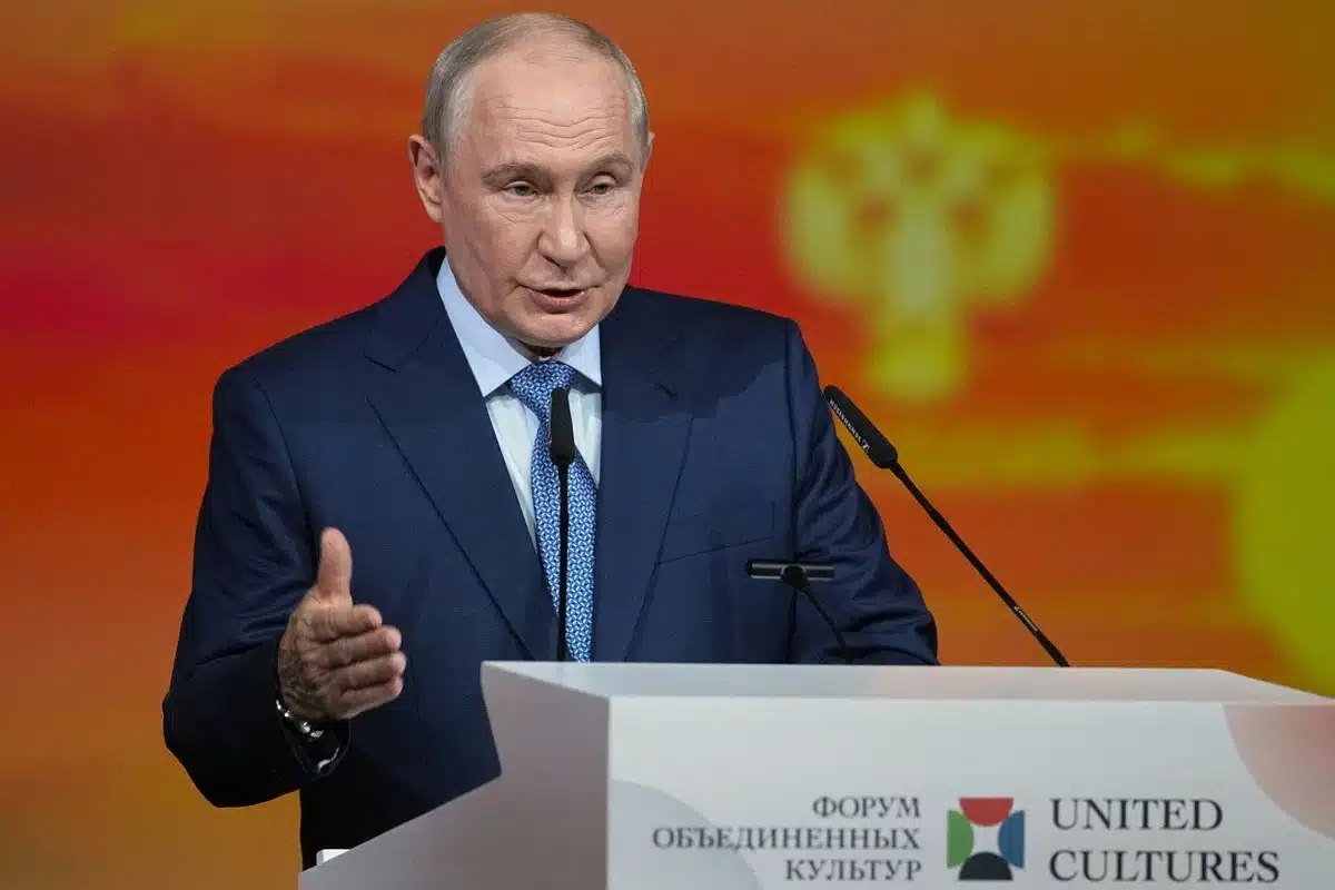 Putin deja abiertas las negociaciones, pero amenaza con responder a Ucrania